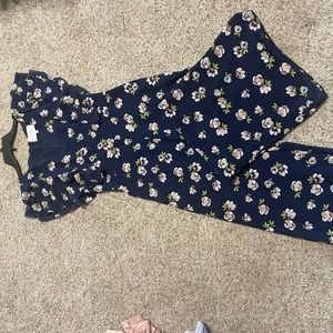 Cute airy jumpsuit for spring and summer.